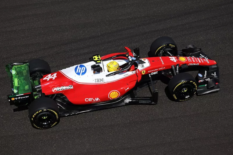 Vista aérea del Ferrari número 44 de Lewis Hamilton en pista durante el GP de Hungría 2026