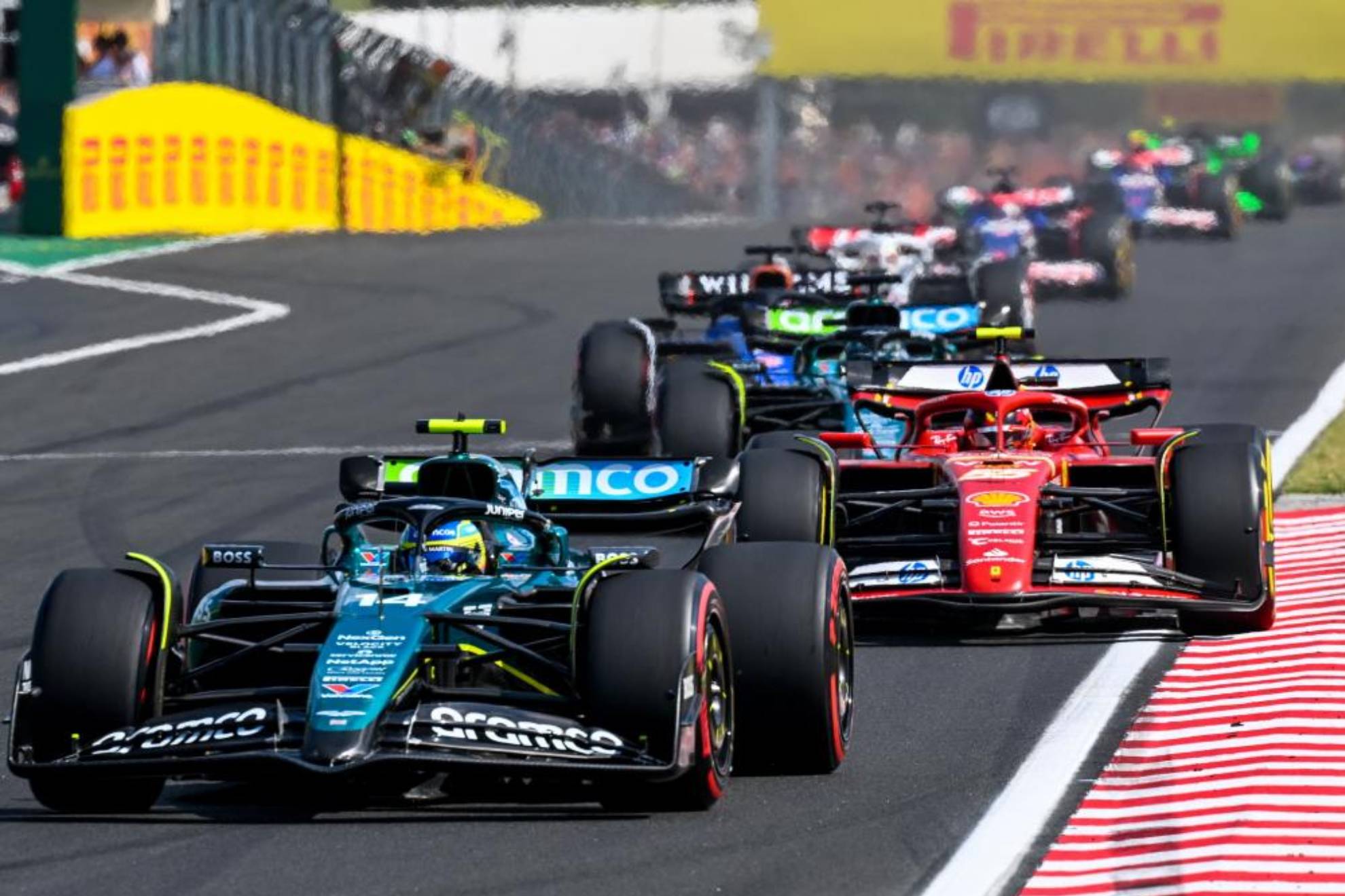 Salida de una carrera del Mundial de F1 2026 con los monoplazas del nuevo reglamento técnico, de motor híbrido más ligero y aerodinámica activa