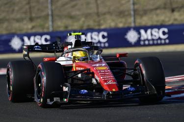Ferrari en pista junto a las vallas publicitarias de MSC Cruises durante la clasificación del GP de Hungría 2026