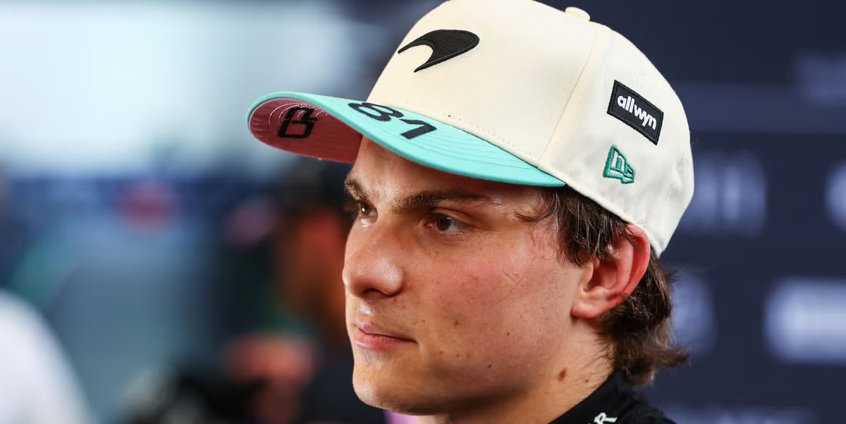 Oscar Piastri con la gorra de McLaren durante el fin de semana del Gran Premio de Gran Bretaña