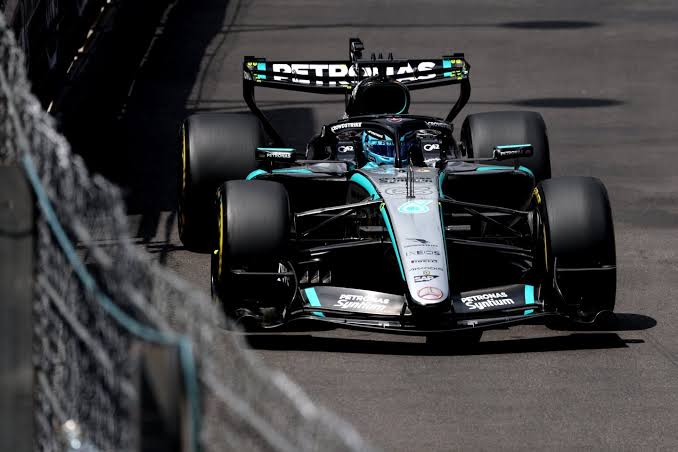 El Mercedes de George Russell rodando en pista durante la temporada 2026 de Fórmula 1