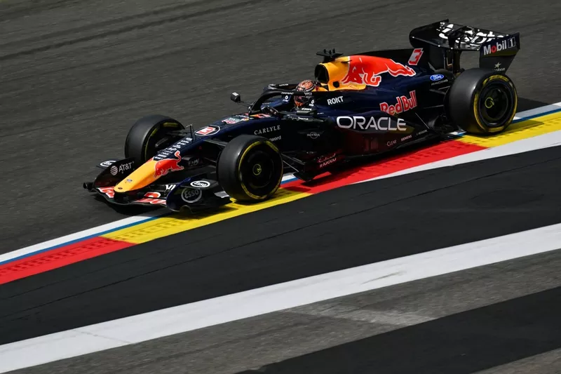 El Red Bull de Max Verstappen en pista durante la FP1 del GP de Bélgica 2026 en Spa-Francorchamps